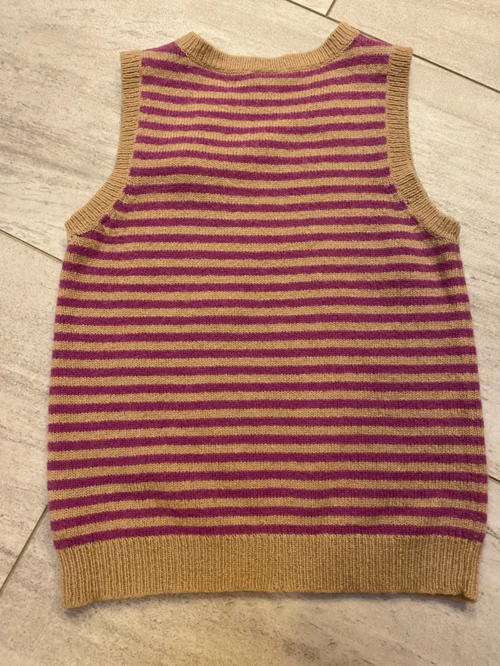 GAP Girls Striped V-Neck Sweater Vest in Purple and Tan Size Medium (8)